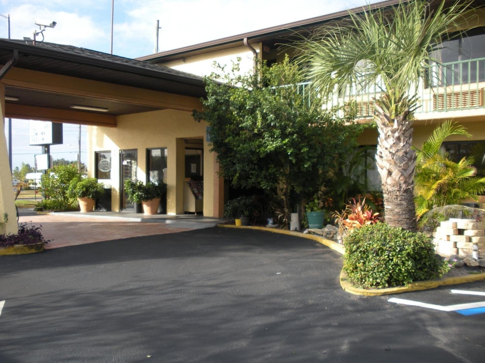 Ambassador Inn 30/32