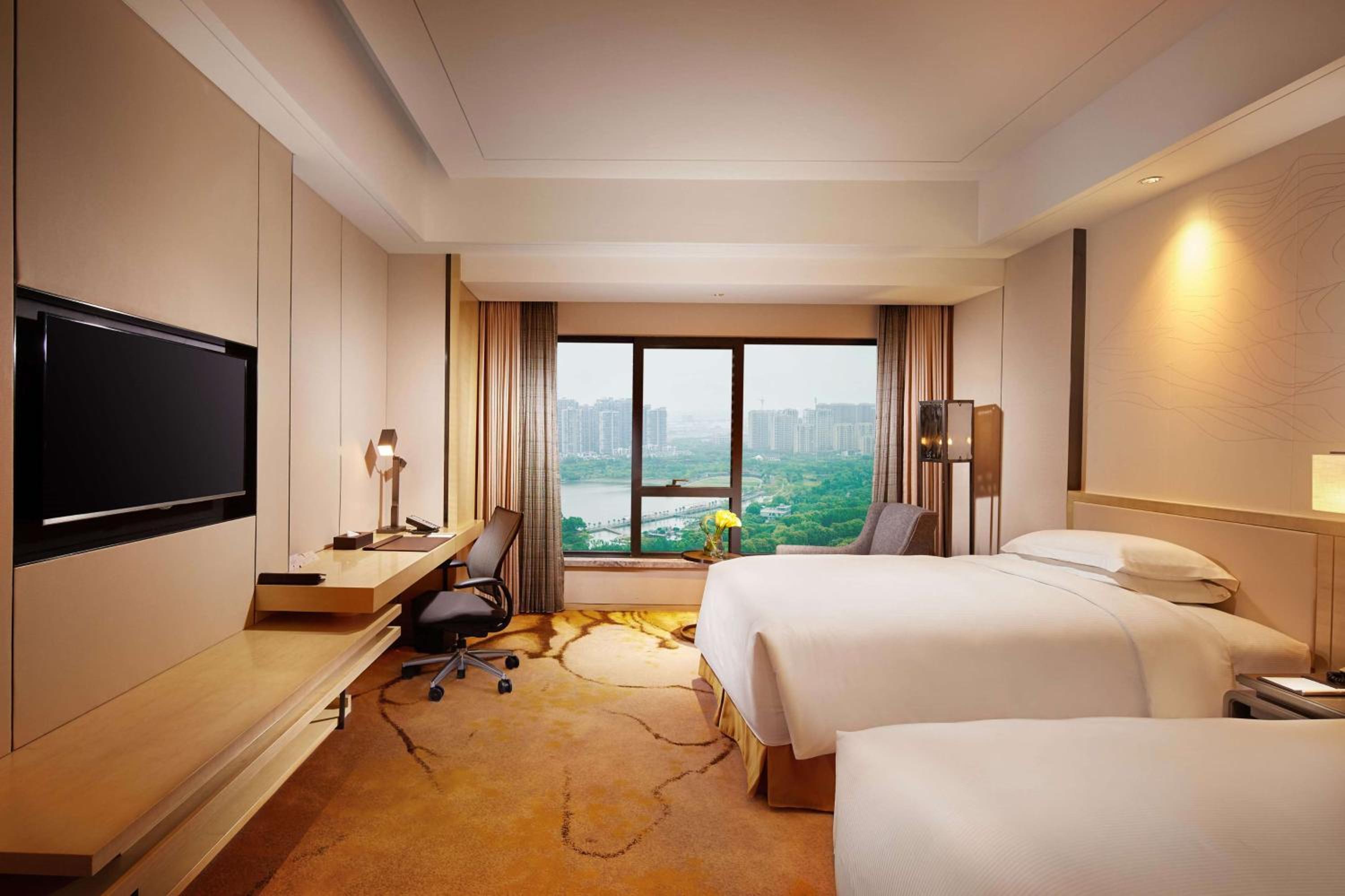 DELUXE, TWIN BEDS
