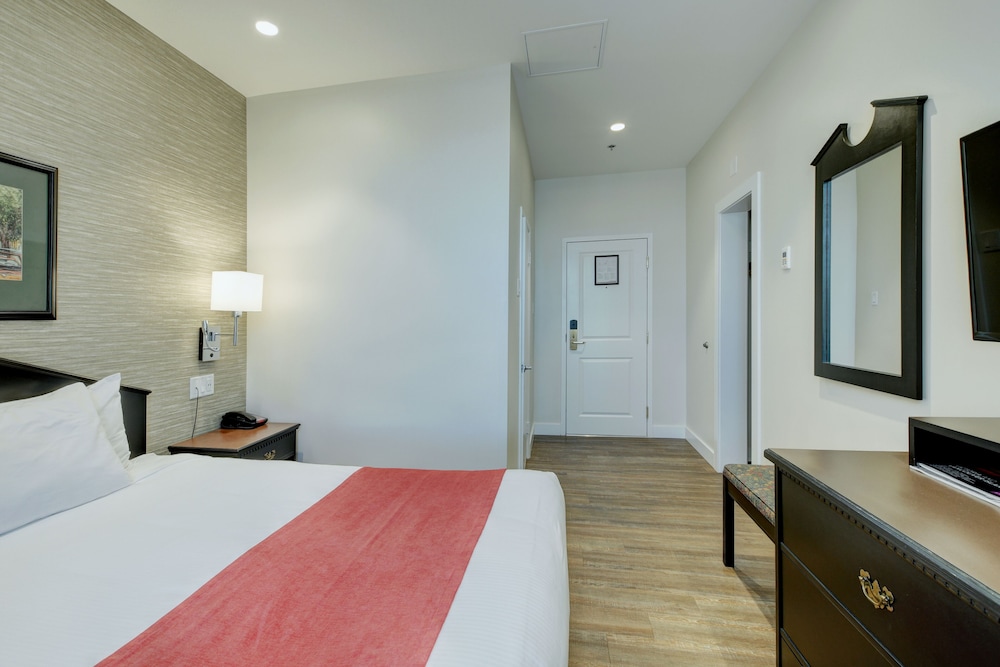 Strathcona Hotel 16/42