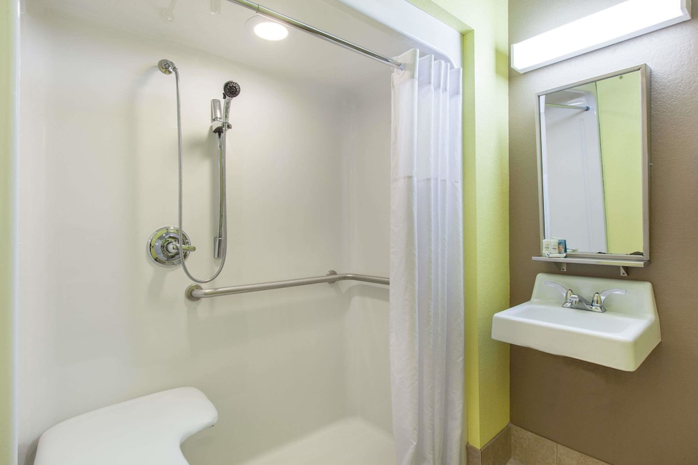 Microtel Inn & Suites By Wyndham Johnstown 10/37