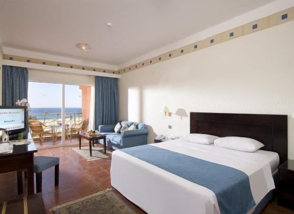 Room at Dome Marina Hotel and Resort, Ataqah