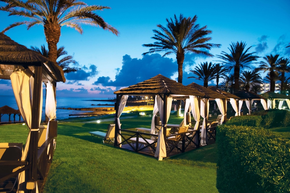 Constantinou Bros Athena Beach Hotel 72/75