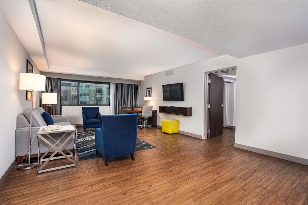 Embassy Suites Indianapolis Downtown 40/75