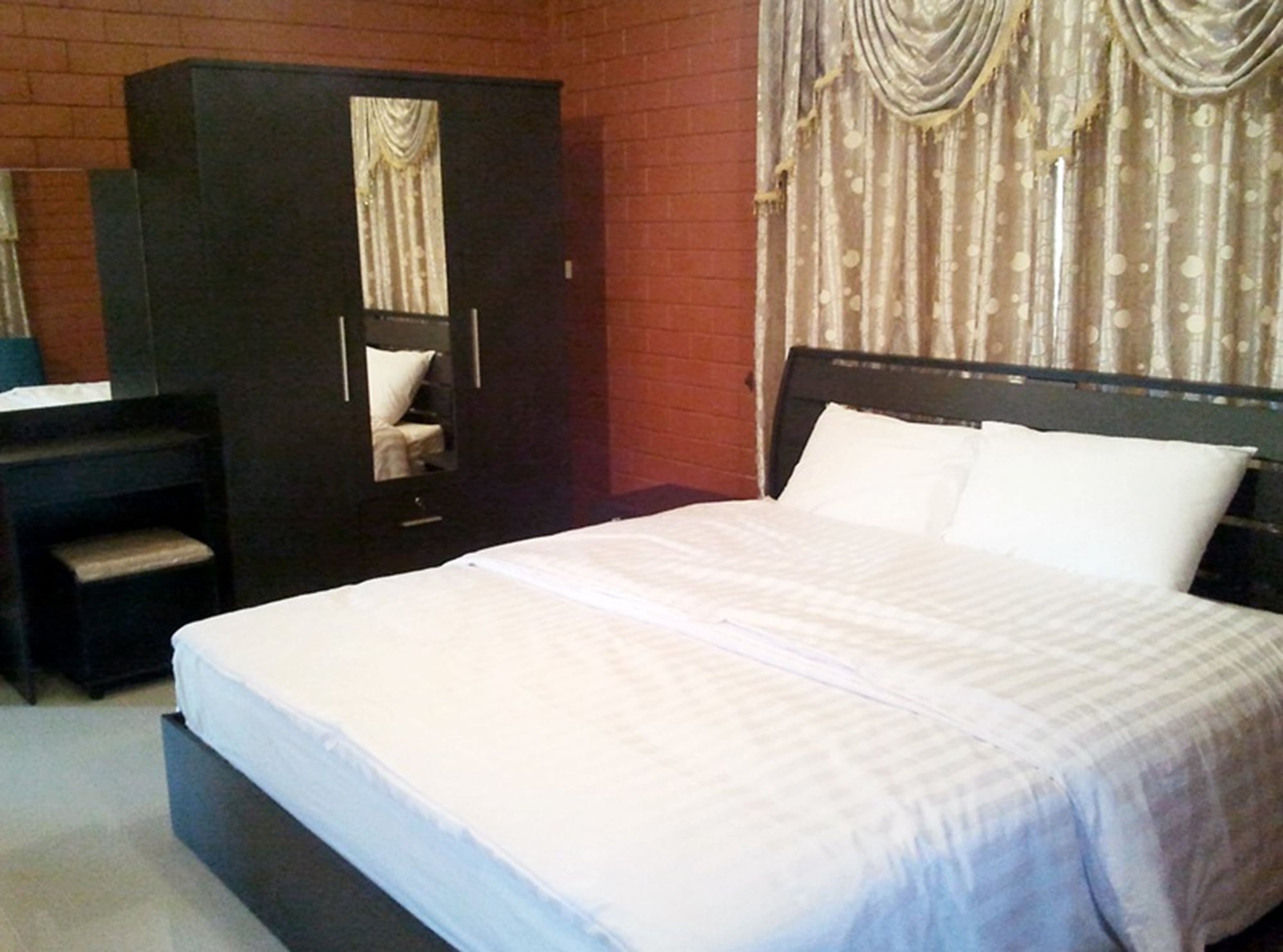2 BEDROOMS, HOUSE