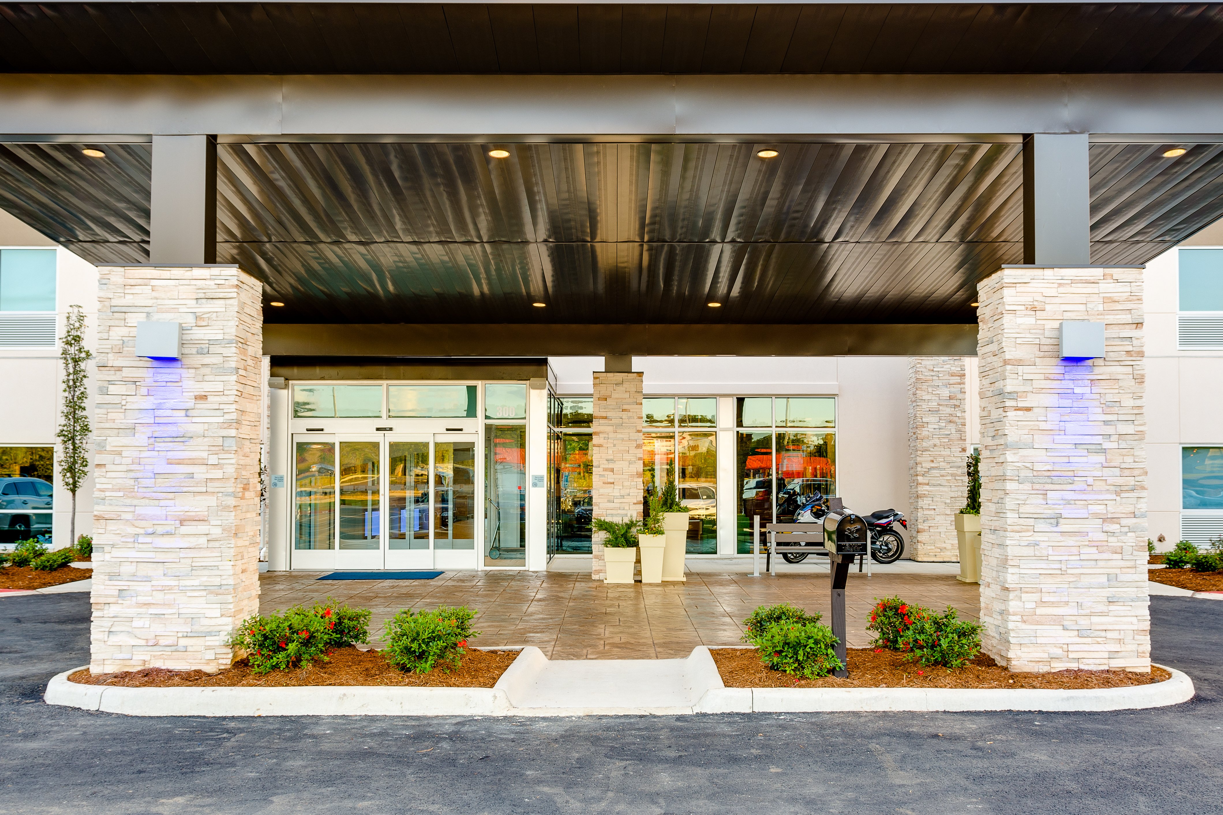 Holiday Inn Express Suites Russellville 2/59