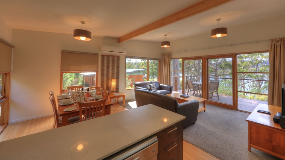 Stewarts Bay Lodge 38/65