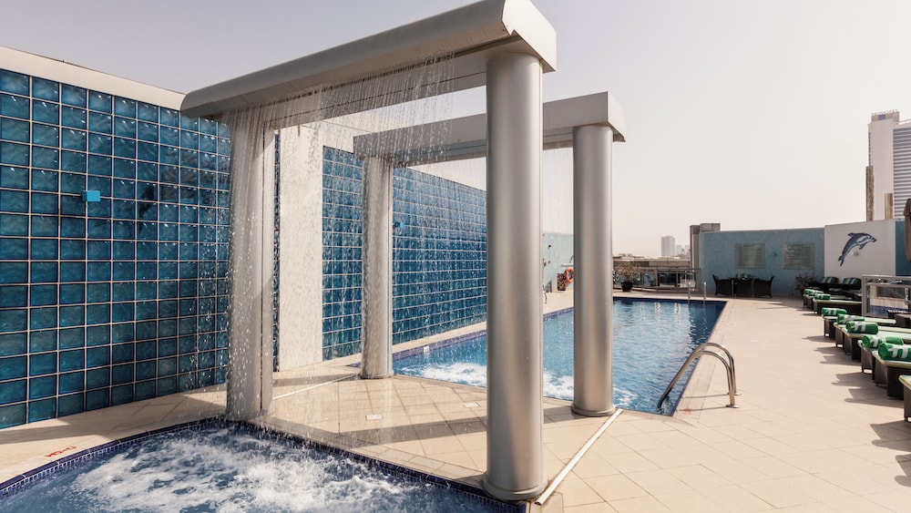 swimming pool spa