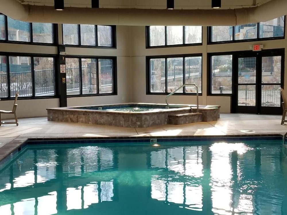 Laurel Point Resort 5/35