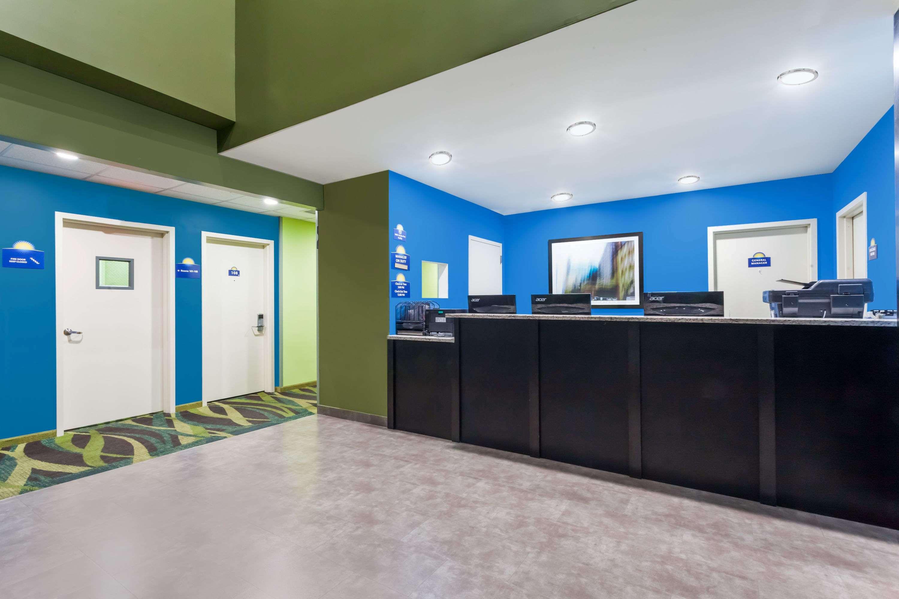 Days Inn & Suites by Wyndham Jamaica JFK Airport 2/20