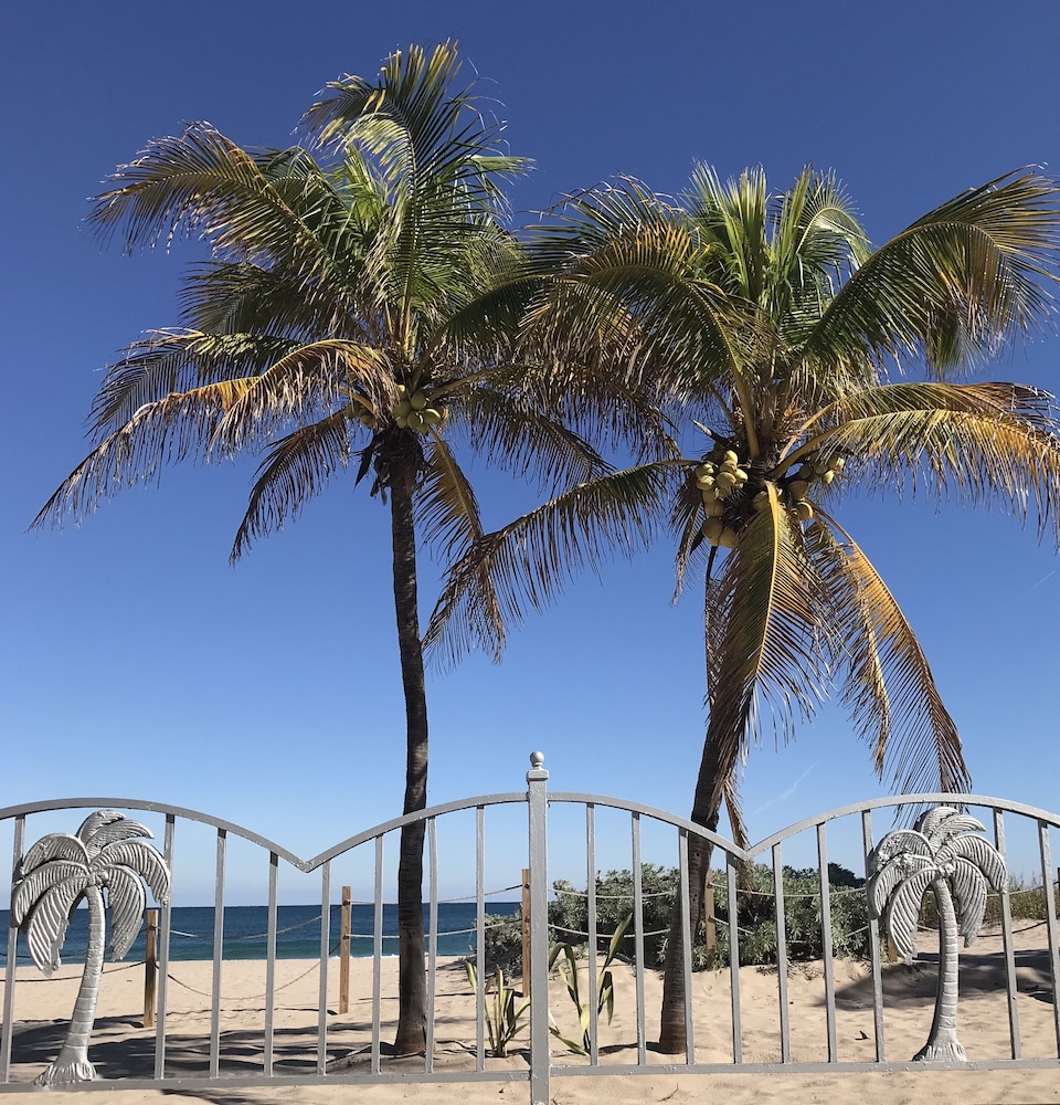 Ebb Tide Resort Oceanfront 28/69