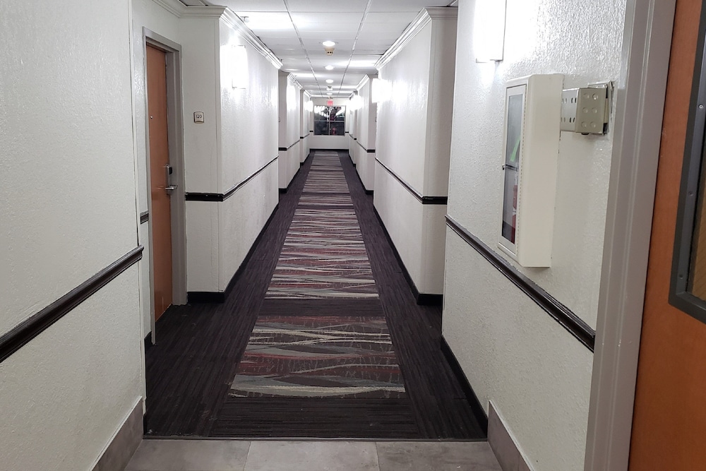 Red Roof Inn Suites Vicksburg 23/27