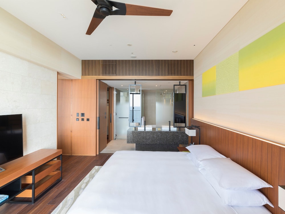 Hyatt Regency Seragaki Island Okinawa 23/72