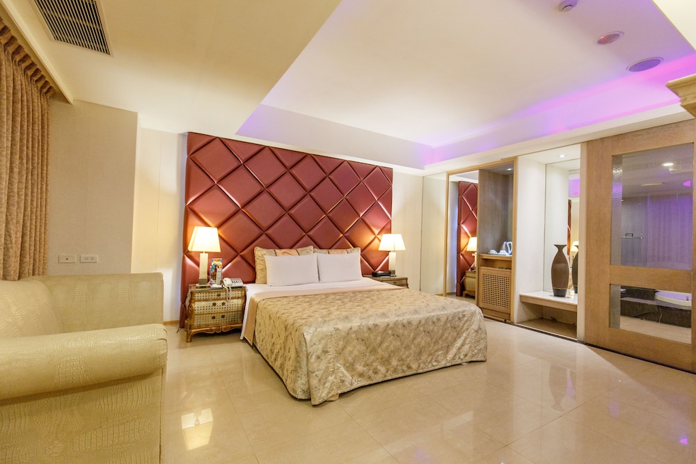 DELUXE, DOUBLE BED