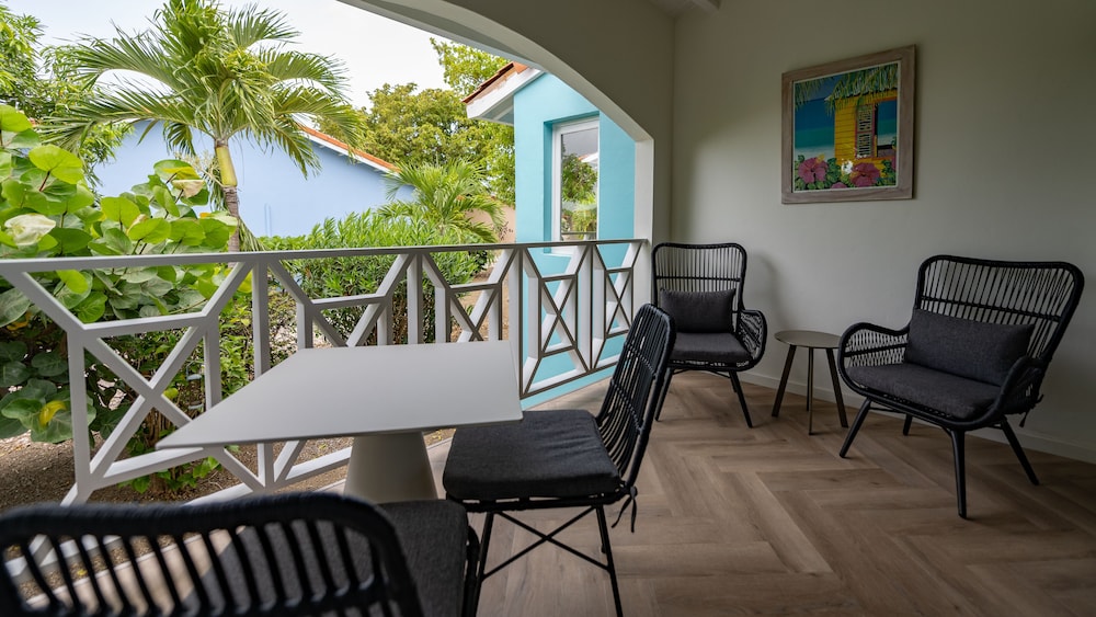 Blue Bay Lodges 25/50