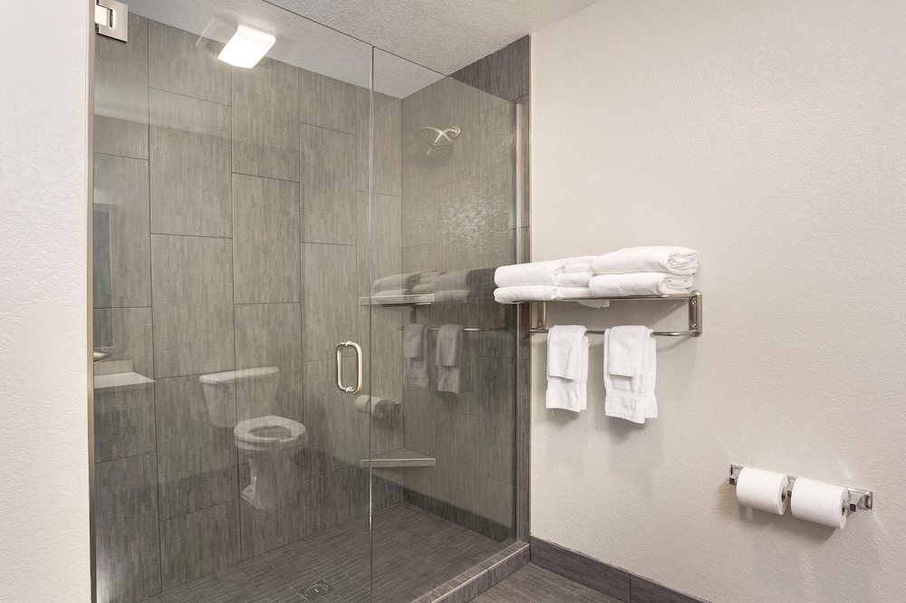 Comfort Inn & Suites Tualatin - Lake Oswego South 12/60