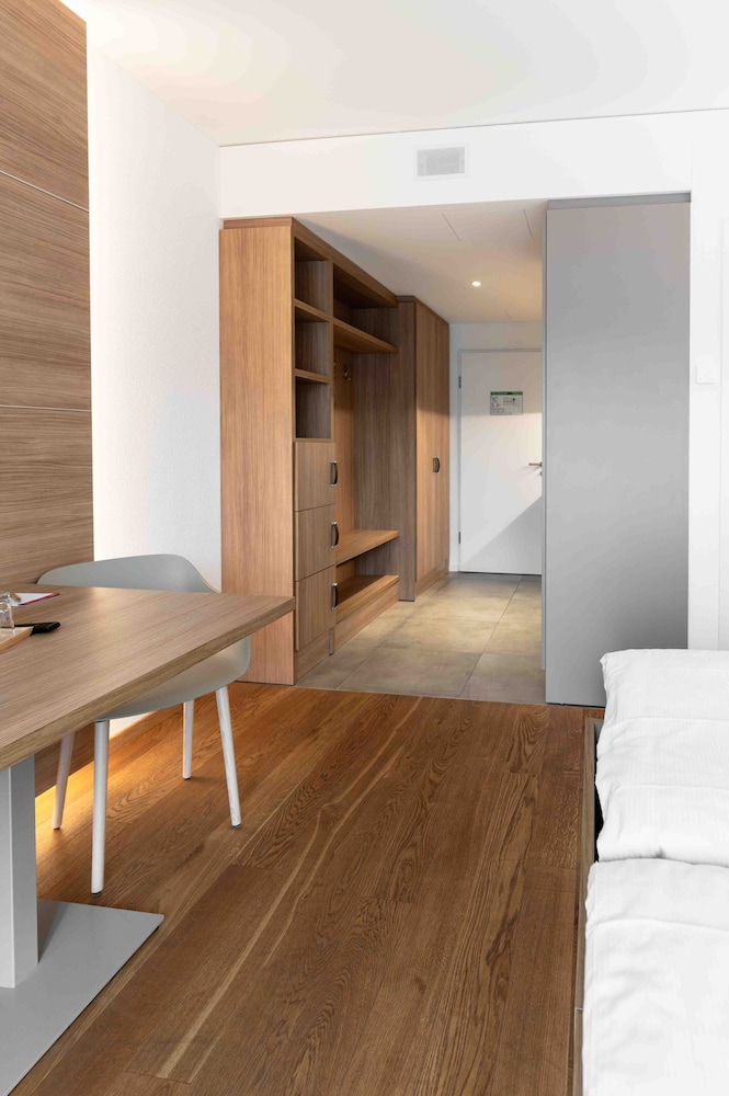 Los Lorentes Residences 25/50