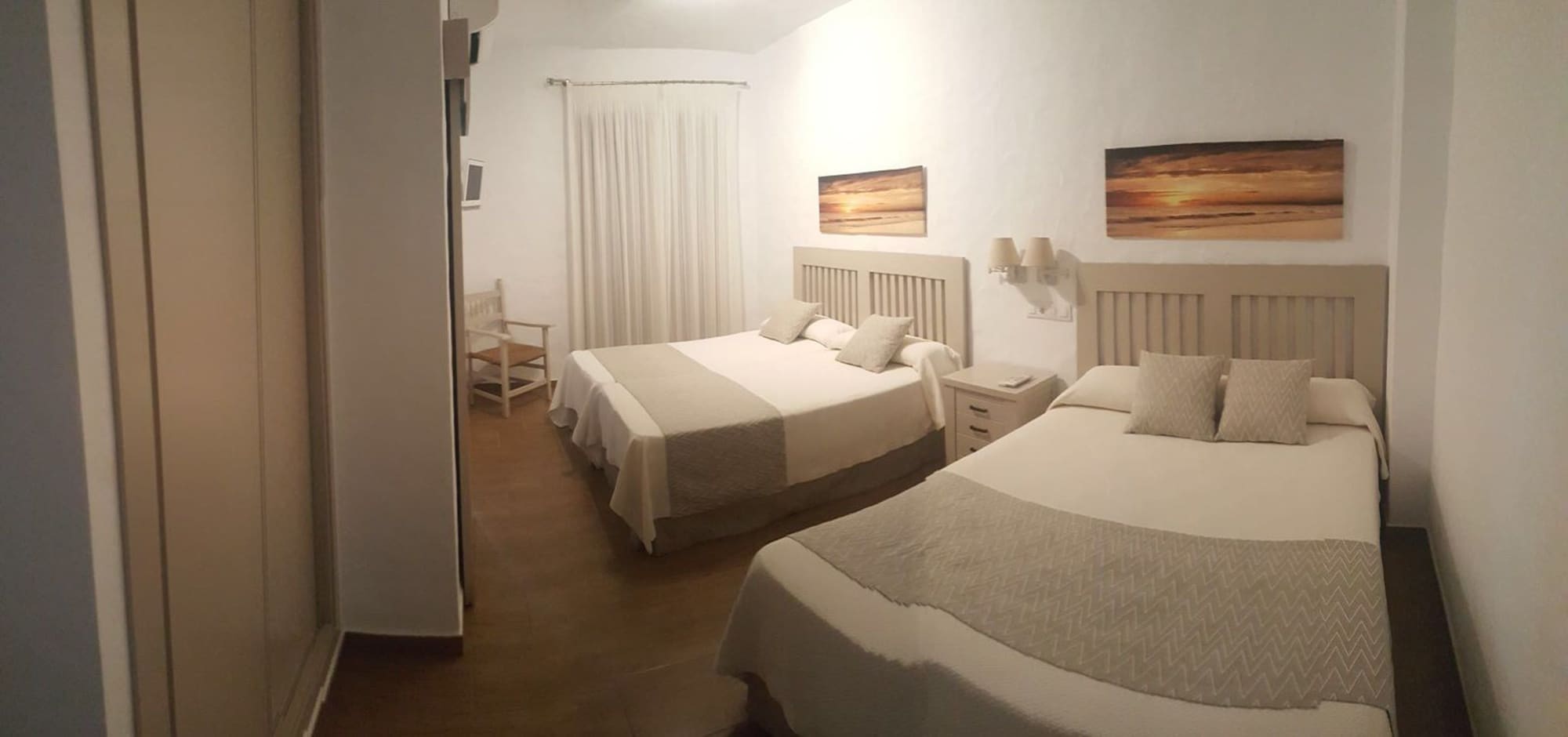 ROOM, QUADRUPLE