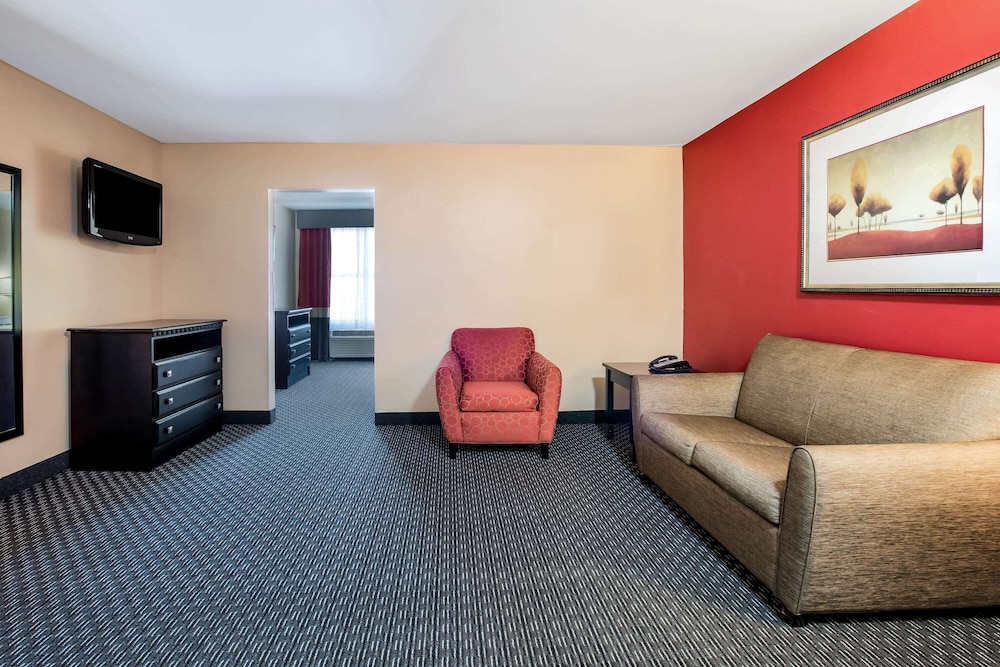 La Quinta Inn & Suites by Wyndham Dallas Mesquite 46/67