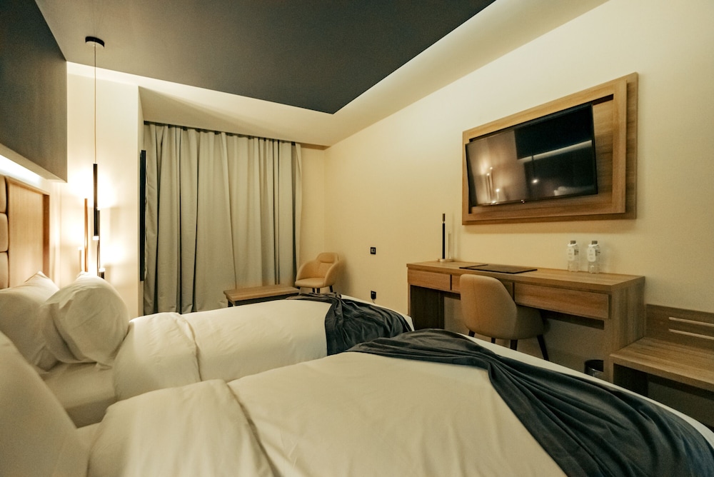 AD Hotel, Hydra 16/58