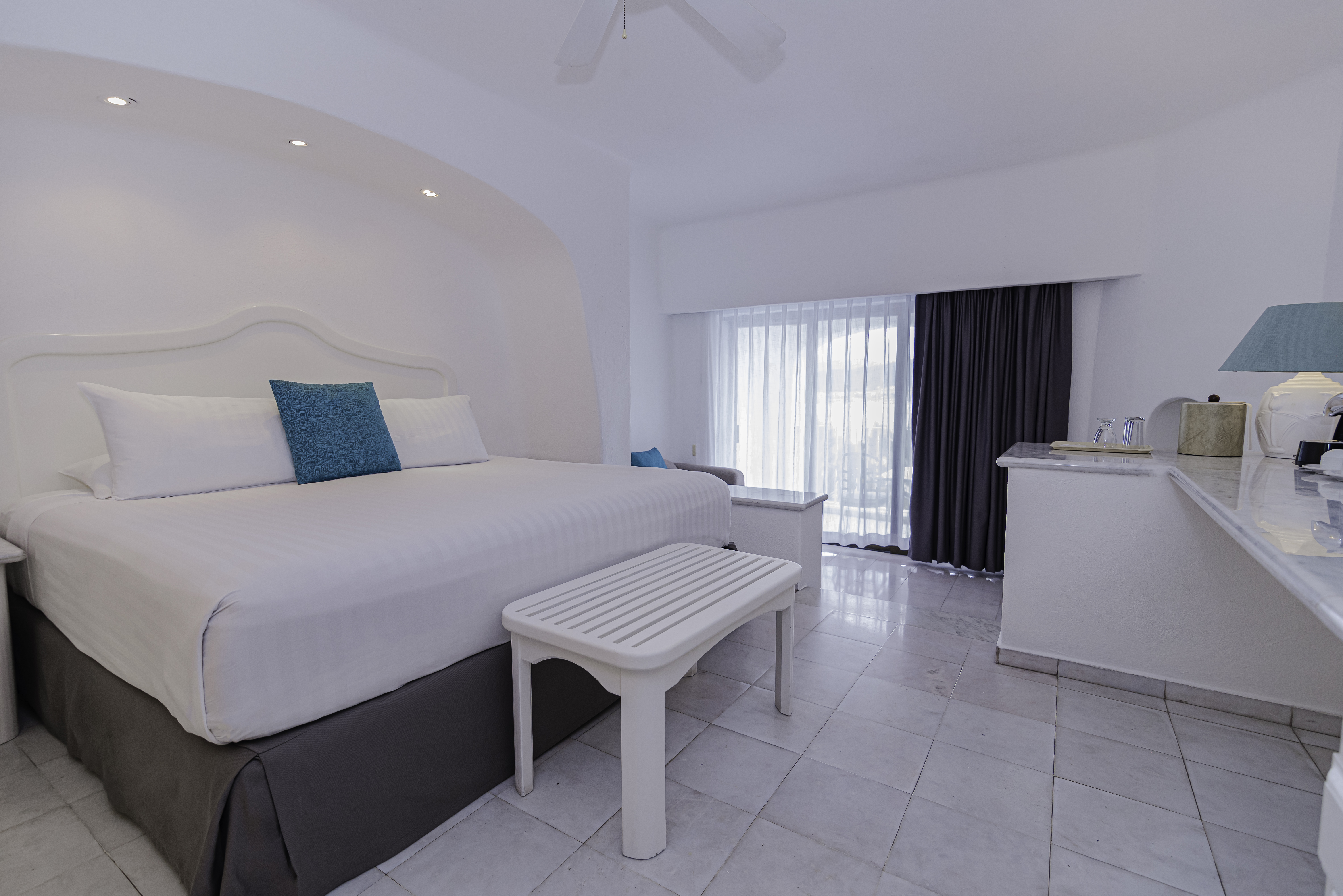 Club, Double Bed