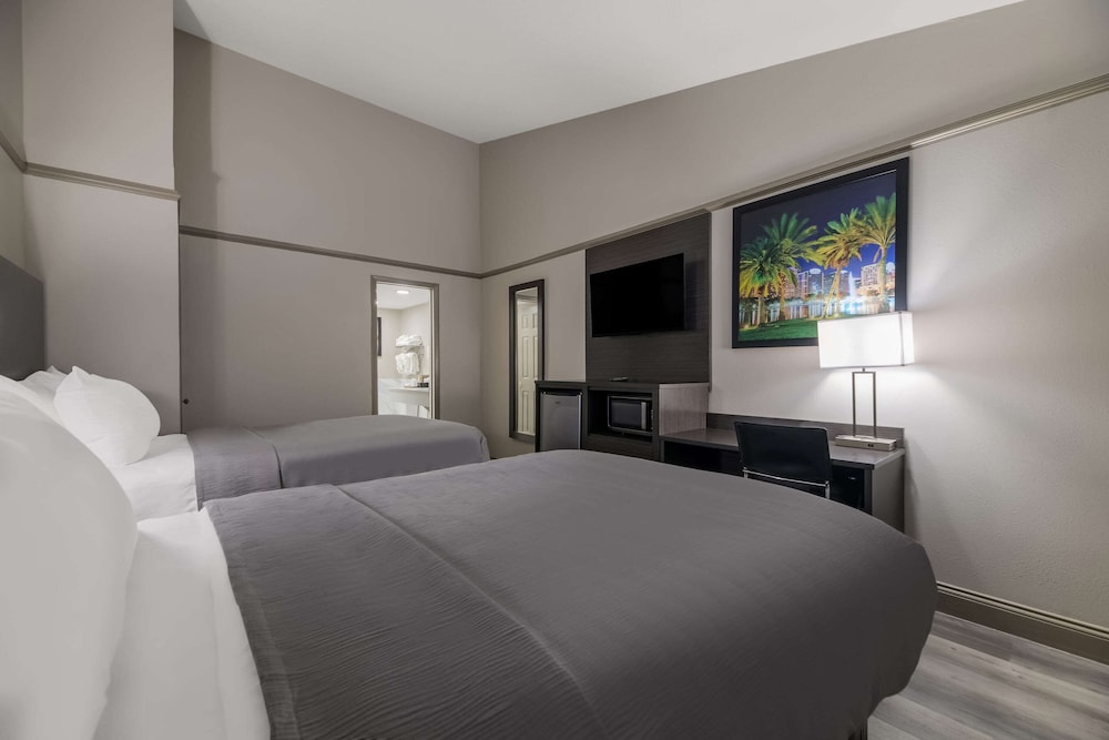 غرفة قياسية بسريرين مزدوجين للمدخنين، Quality Inn & Suites Altamonte Springs Orlando-North 2/6