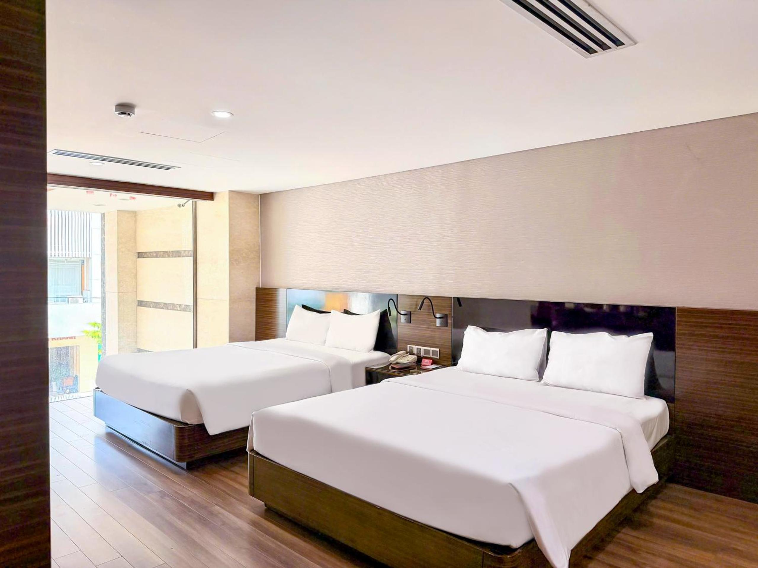 غرفة عائلية بسريرين كوين، QUEEN ANN HOTEL 4/8
