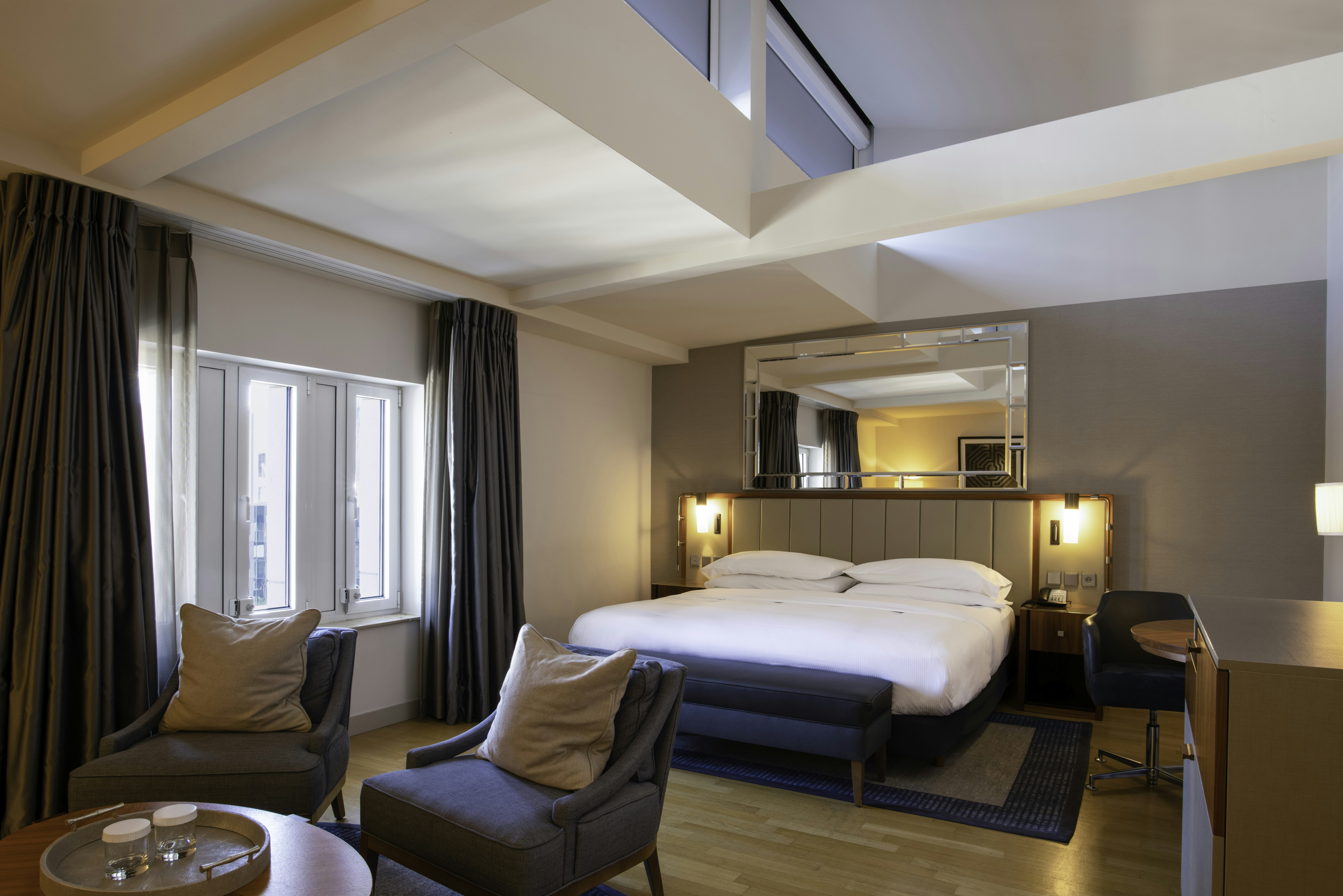 JUNIOR SUITE, KING BED