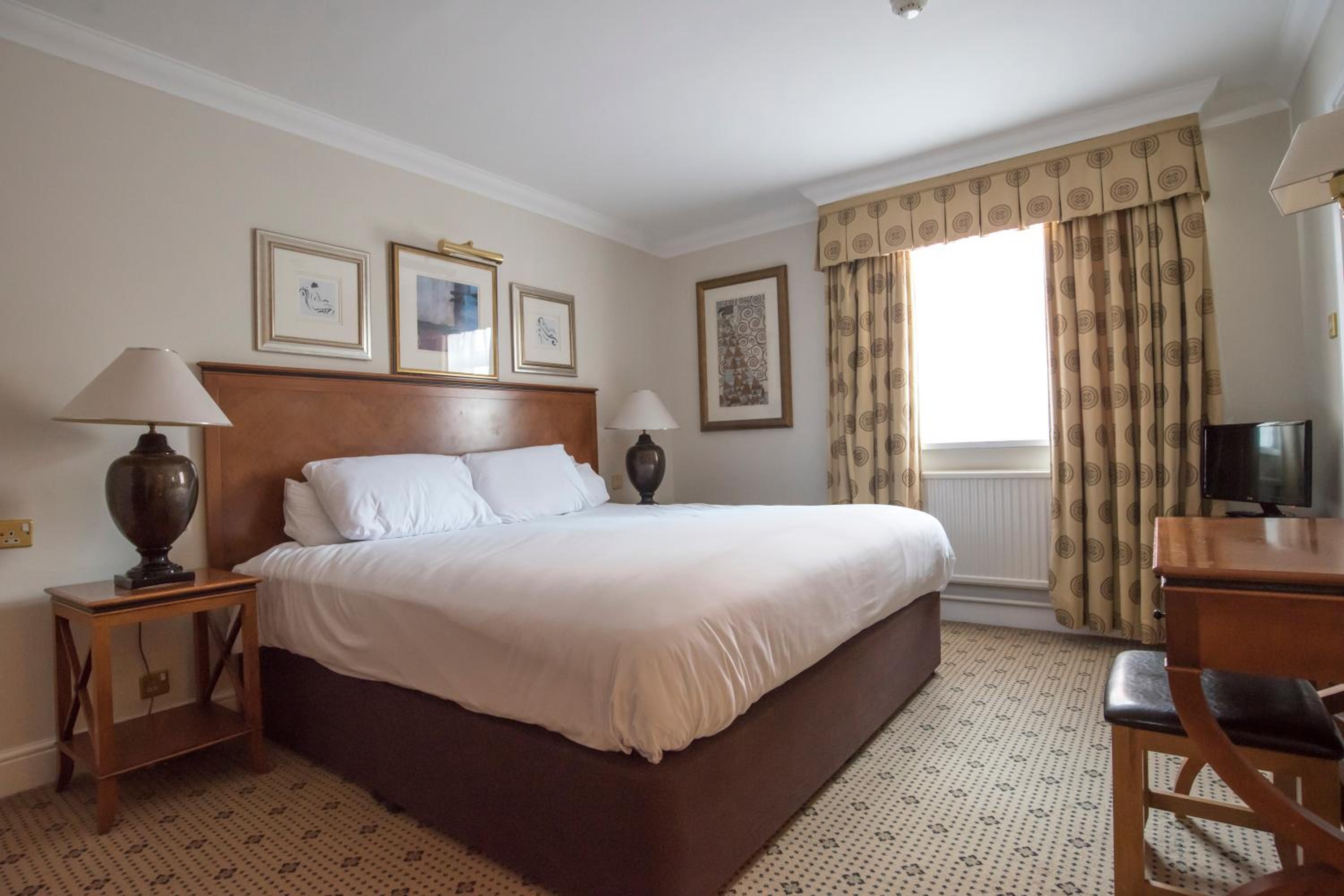 Deluxe, Suite, King Bed, with Pool