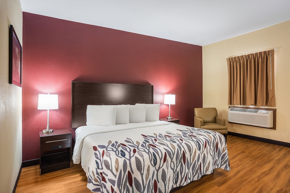 Red Roof Inn Des Moines 12/33
