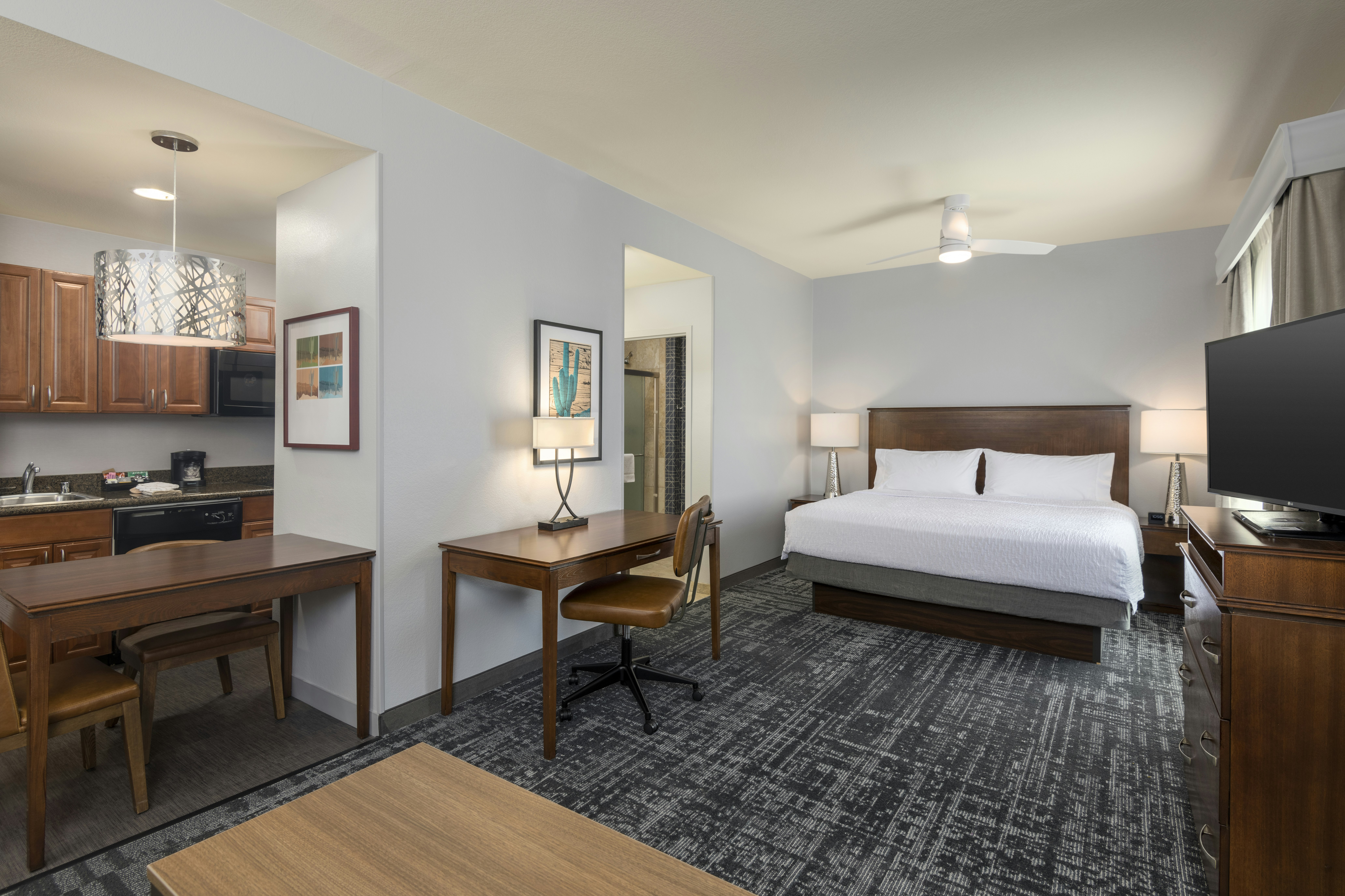 STUDIO, SUITE, KING BED