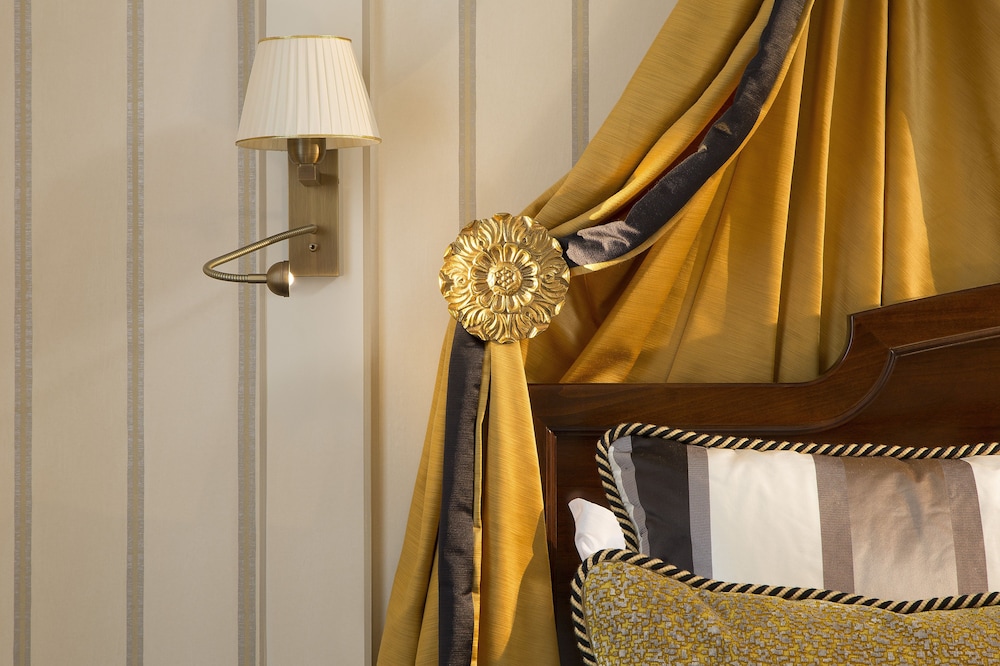 Hotel Napoleon Paris 14/41