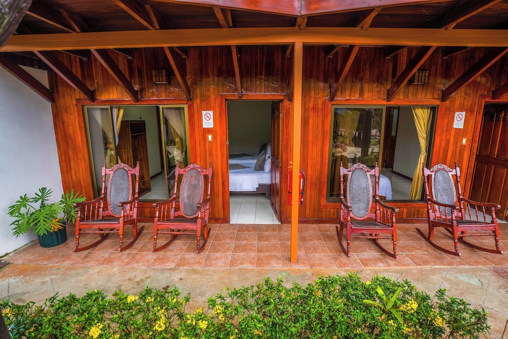 Arenal Hostel Resort 5/50