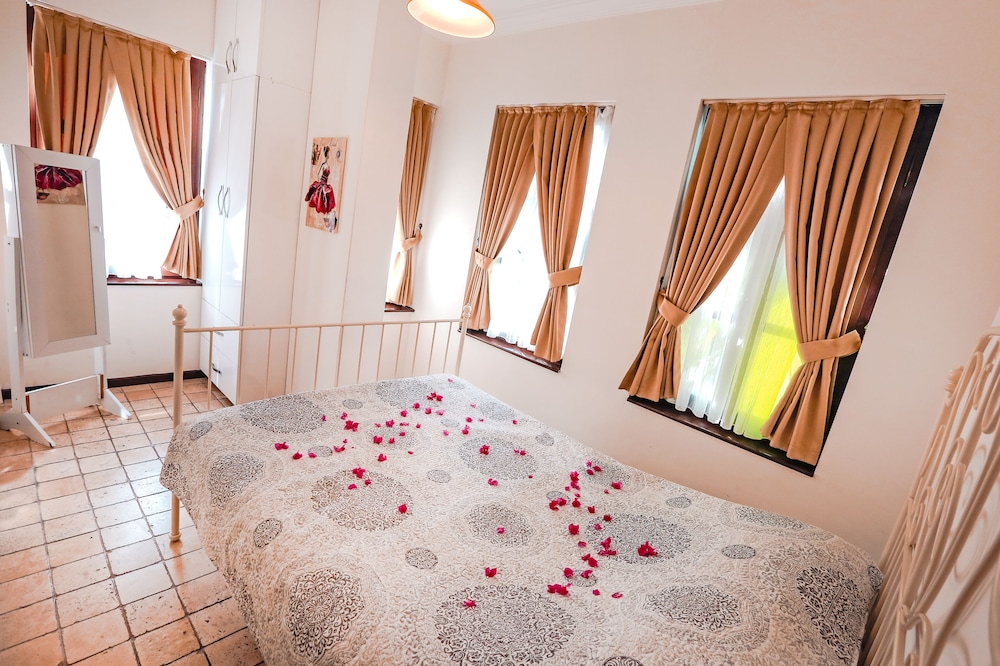 جناح جونيور بسرير مزدوج بإطلالة على المسبح بغرفة نوم واحدة مع أريكة بمطبخ صغير، The Suite Apart Hotel Kaleici 5/8