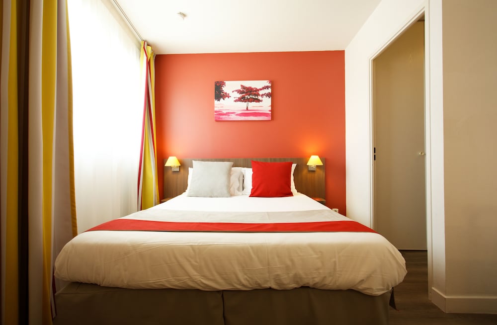 COMFORT, STUDIO, QUEEN BED, KITCHENETTE
