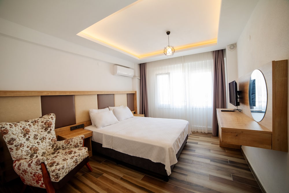 Estia Hotel 8/17