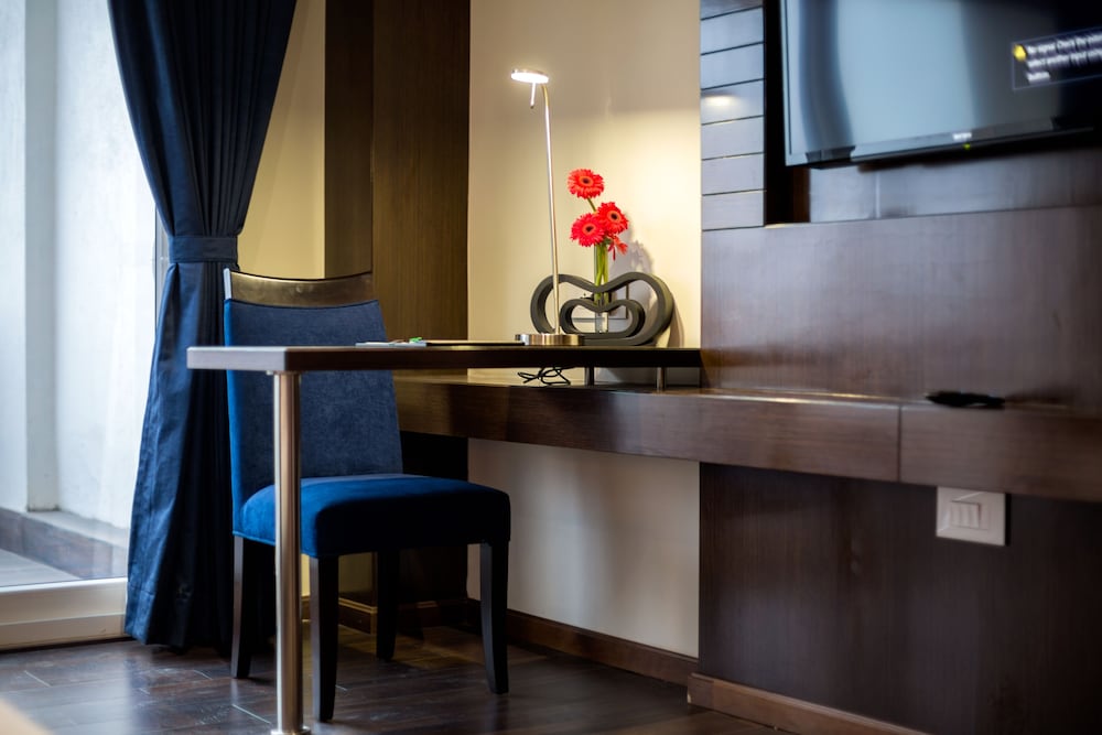 Hotel Saffron Crest 7/40