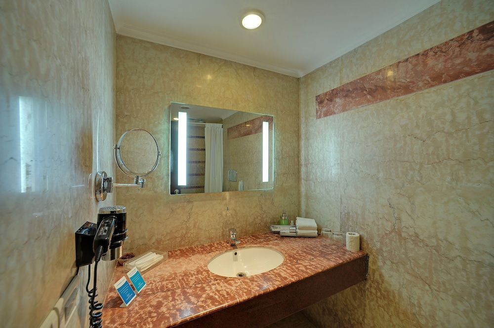ROYAL SAROVAR PORTICO 32/35