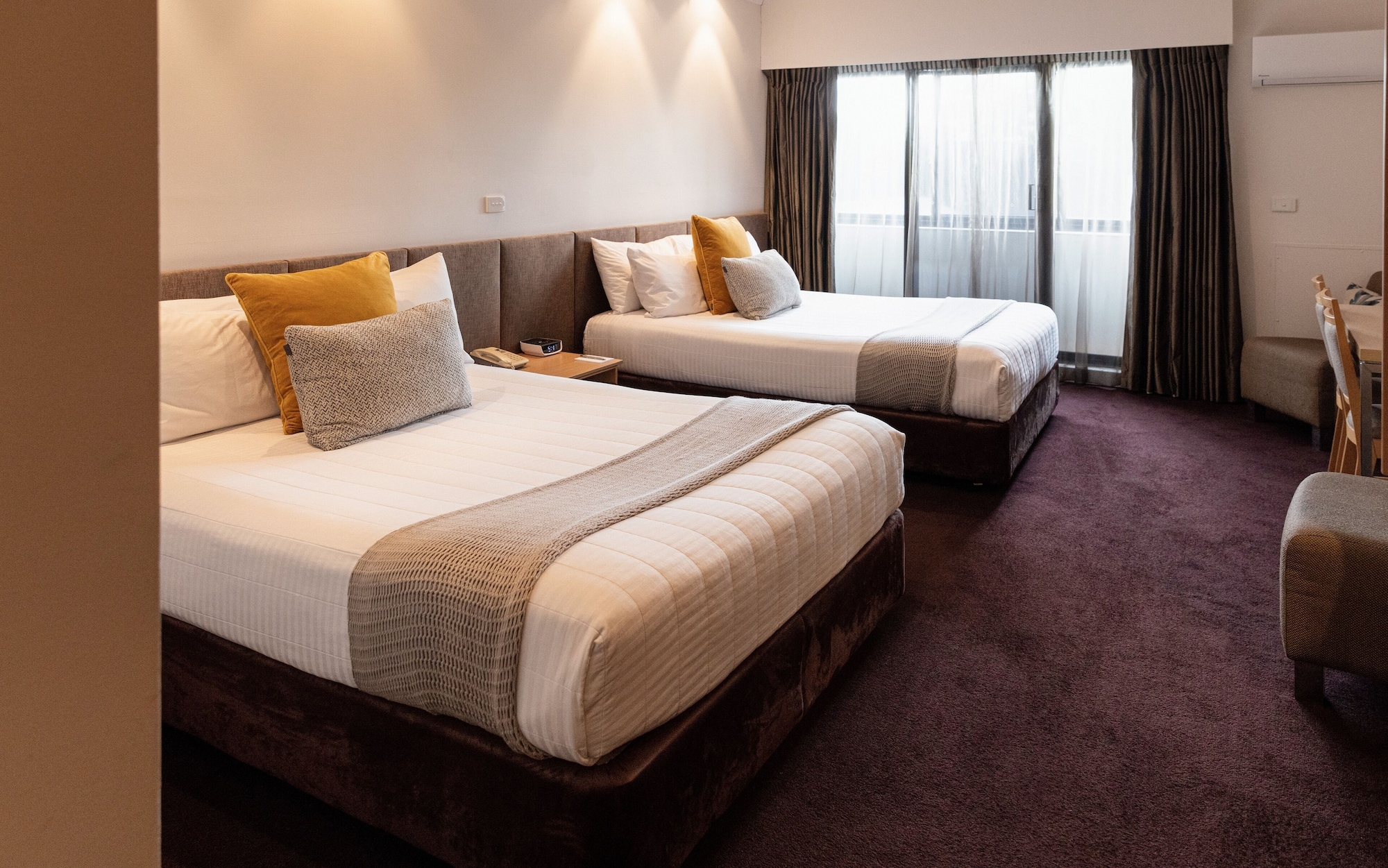 DELUXE, 2 QUEEN BEDS