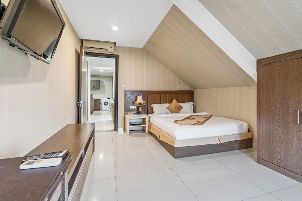 2 BEDROOMS, PREMIER, APARTMENT