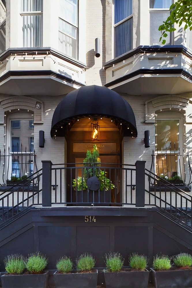 Victorian Hotel 3/74
