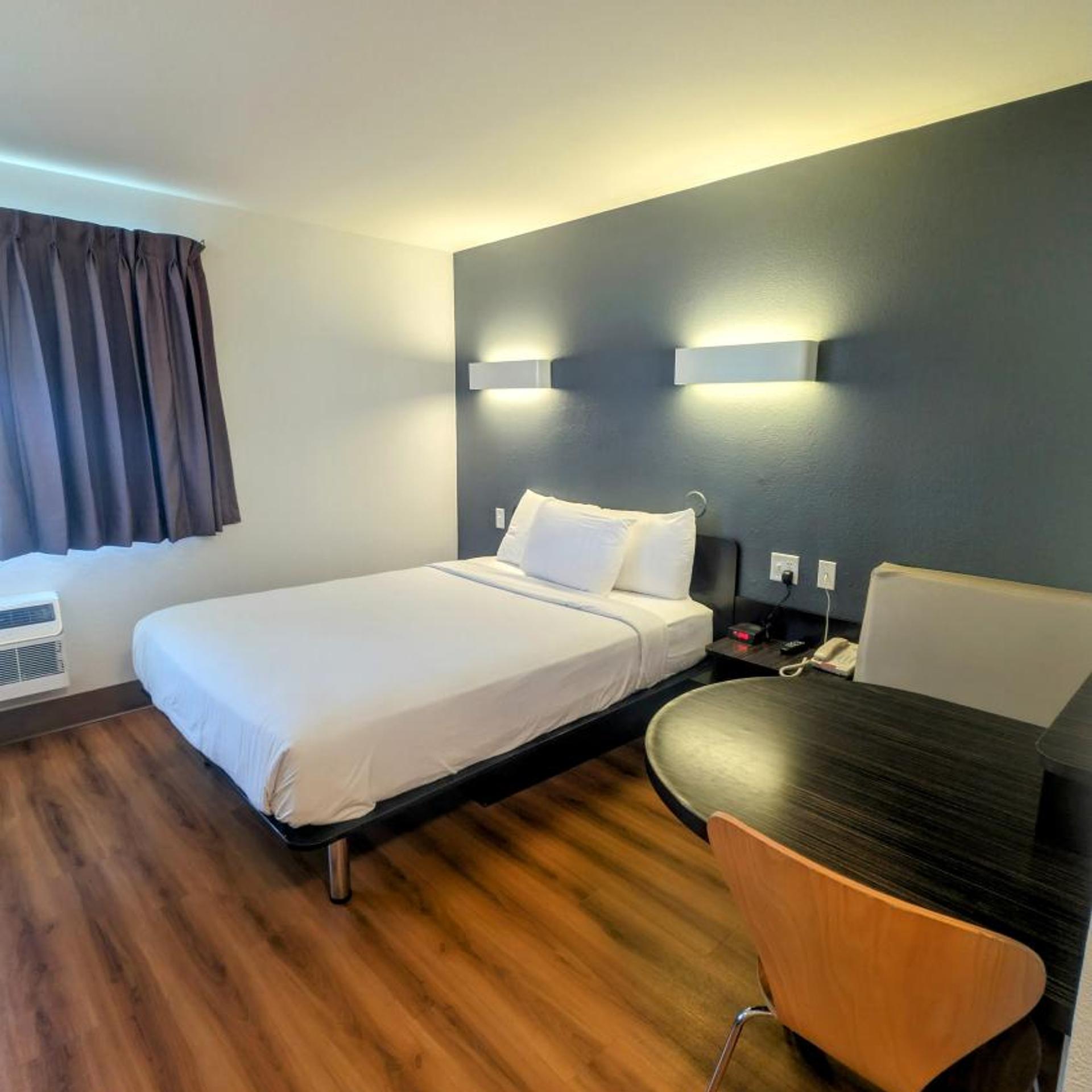 غرفة بسرير كوين يُسمح فيها بالحيوانات الأليفة، Econo Lodge Idaho Falls, ID 6/10