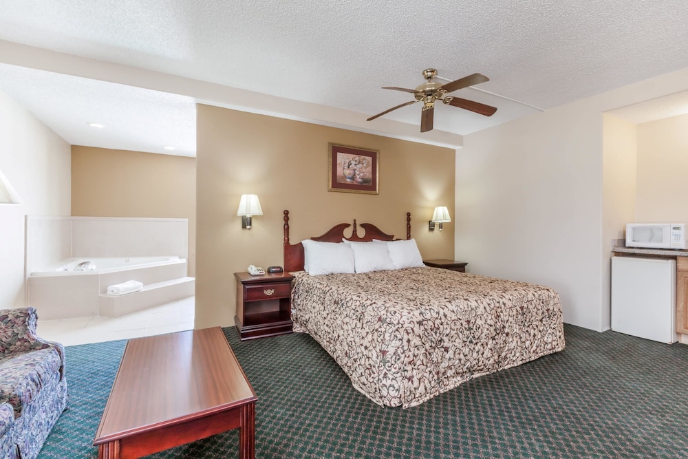 Days Inn by Wyndham LaPlace- New Orleans 16/33