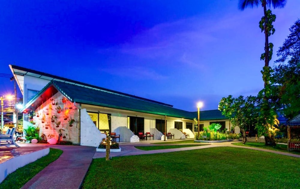 Samui Pier Beach Front Resort 11/80