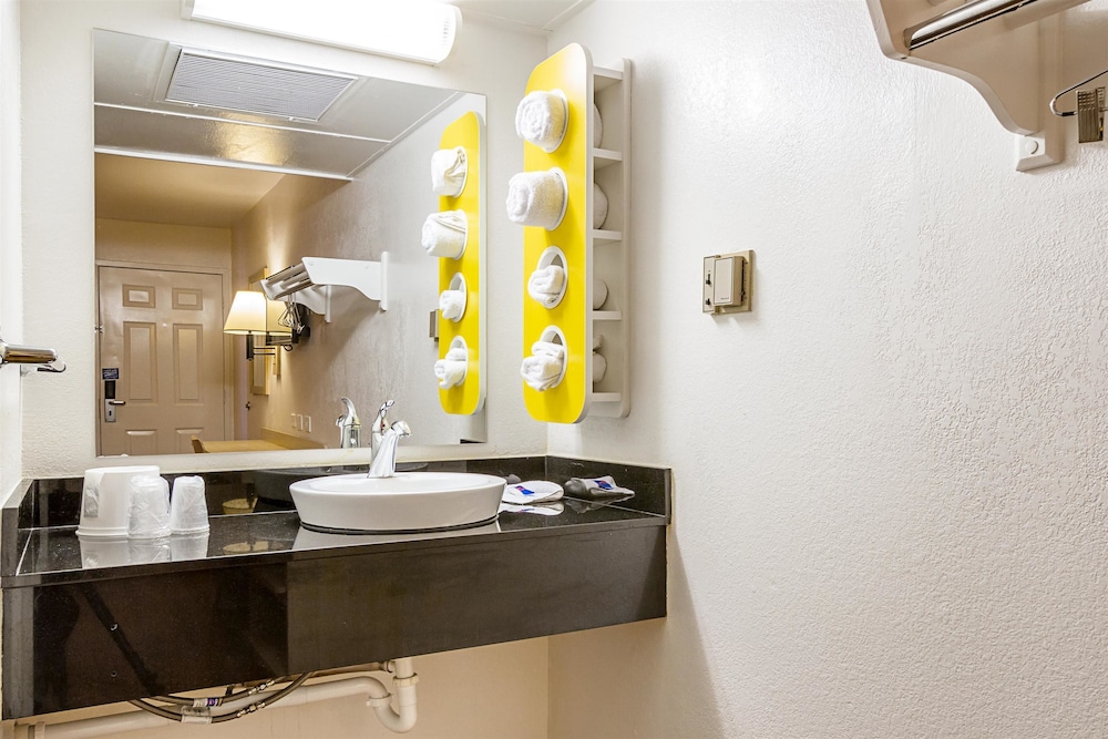 Motel6 Mesa, AZ - North 42/53