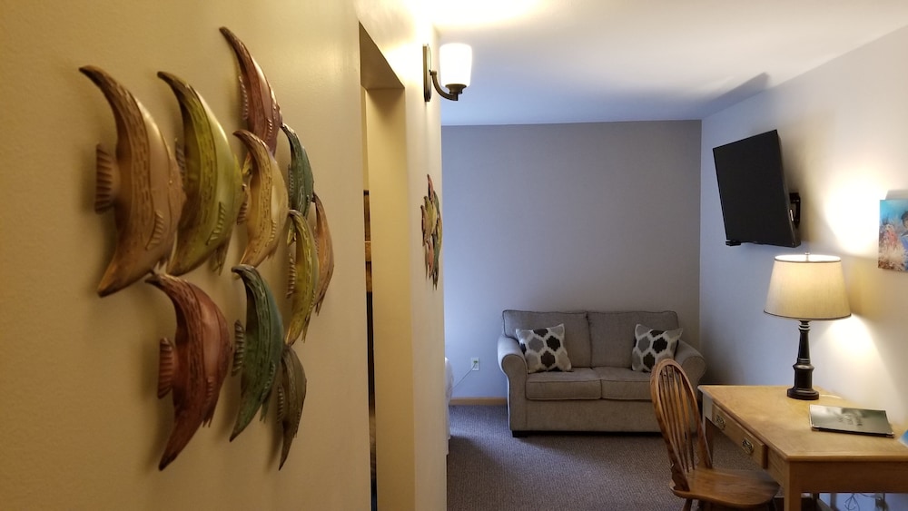 Brook Pointe Inn 38/53