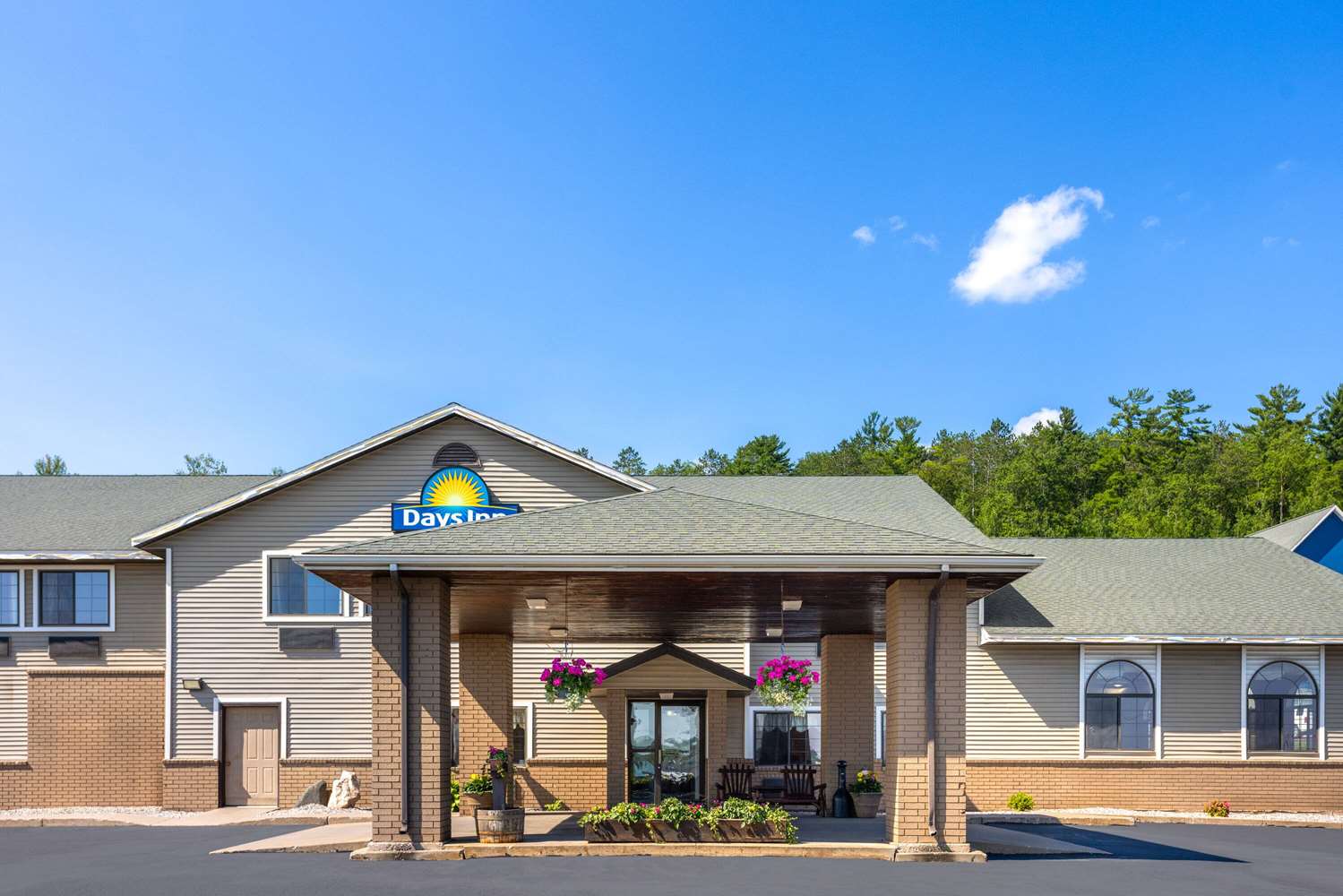 Days Inn By Wyndham Iron Mountain 6/36