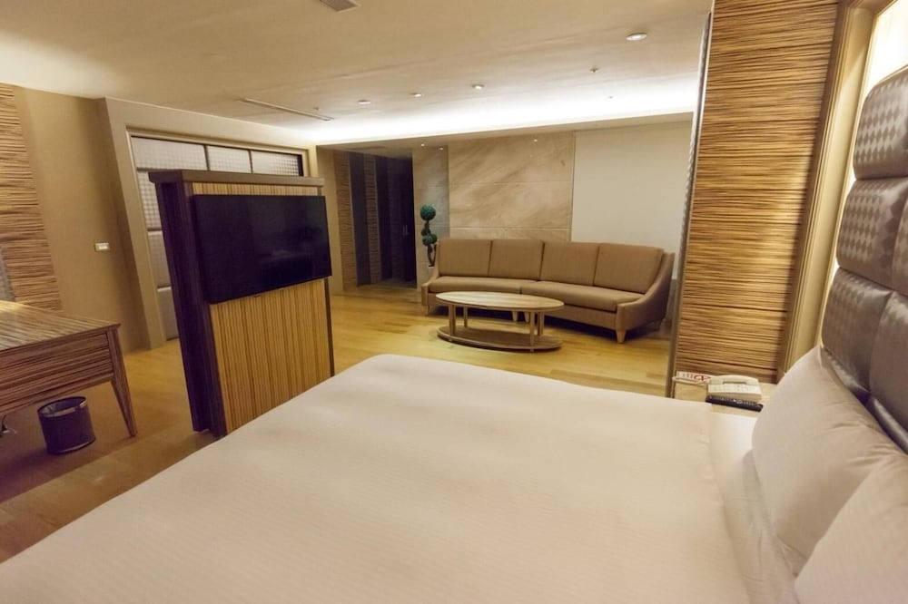 Eastern Sun Hotel 32/65