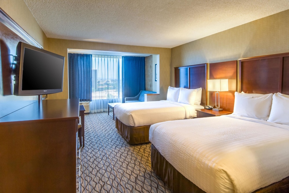 Clarion Hotel Anaheim Resort 16/45
