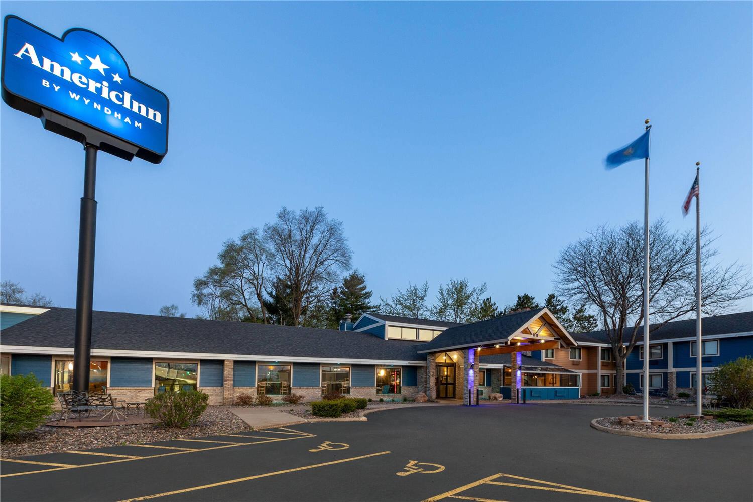 AmericInn by Wyndham Chippewa Falls 4/44