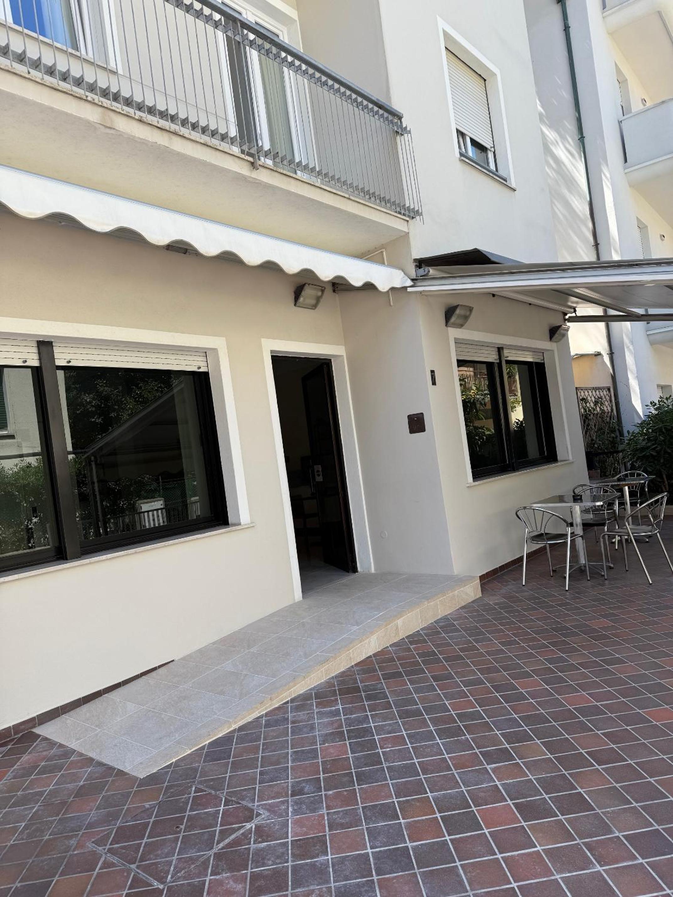 Hotel Pigalle 2/50